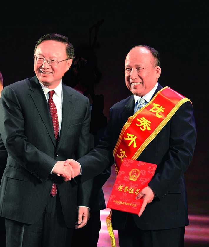 Then-Chinese State Councilor Yang Jiechi (left) awards Cheng Tao for his outstanding work as a diplomat. courtesy of Cheng Tao