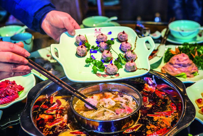 Today, Chongqing Qiaotou Hotpot with its robust hot and spicy flavors is booming across China.  by Ma Gengping