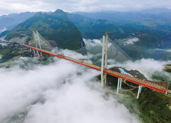 The Beipan River Bridge linking Duge Town of Liupanshui City in Guizhou Province and Puli Township of Xuanwei City