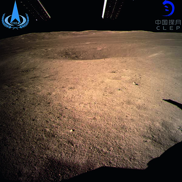 嫦娥四号探测器传回世界首张近距离拍摄的月背影像图像 20190108173203